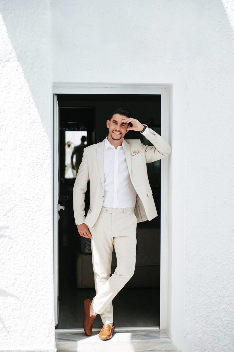 Cozy wedding with guests at the Le Ciel wedding venue