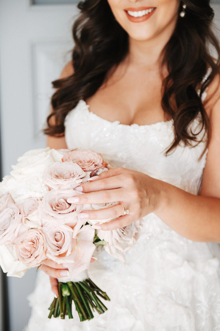 Cozy wedding with guests at the Le Ciel wedding venue