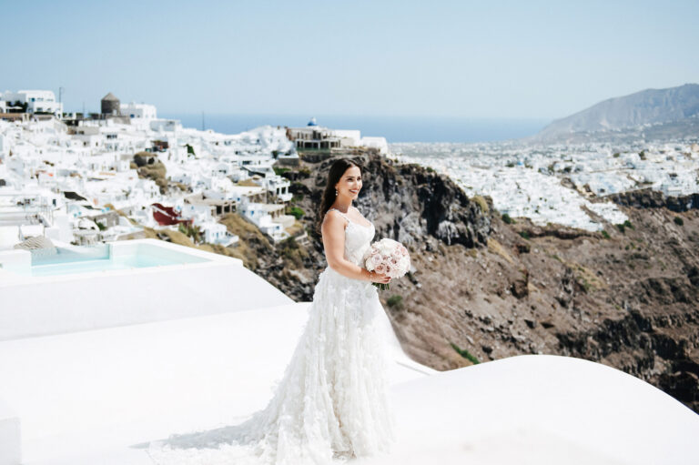 Cozy wedding with guests at the Le Ciel wedding venue