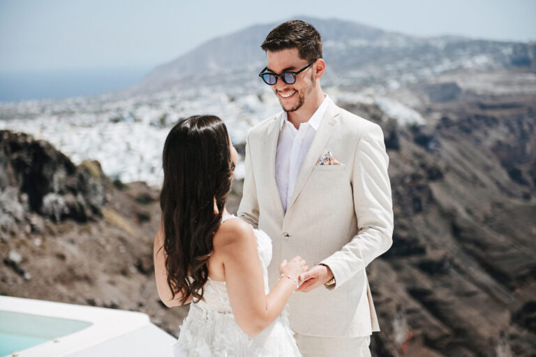 Cozy wedding with guests at the Le Ciel wedding venue