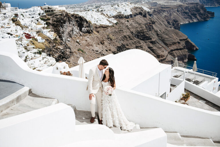 Cozy wedding with guests at the Le Ciel wedding venue