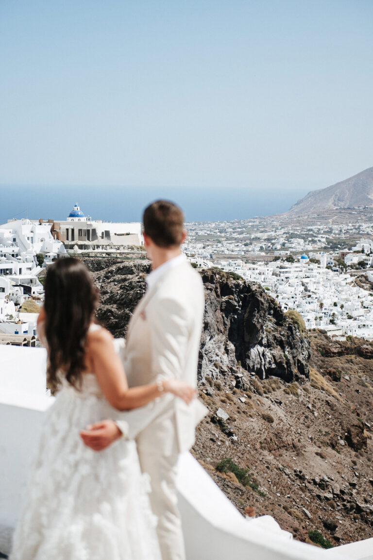 Cozy wedding with guests at the Le Ciel wedding venue