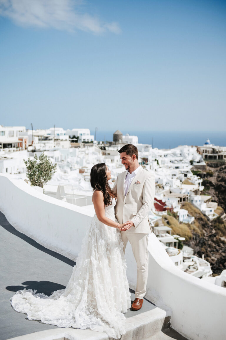 Cozy wedding with guests at the Le Ciel wedding venue
