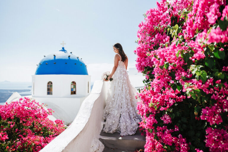 Cozy wedding with guests at the Le Ciel wedding venue
