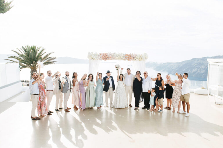 Cozy wedding with guests at the Le Ciel wedding venue