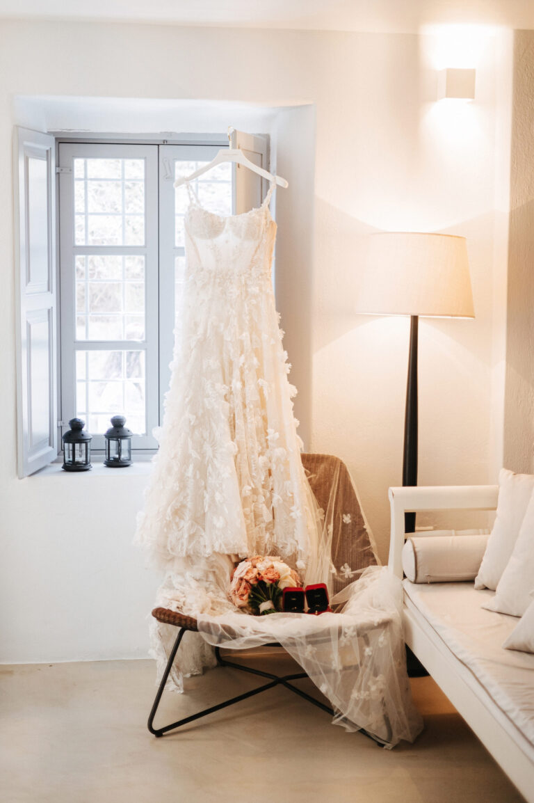 Cozy wedding with guests at the Le Ciel wedding venue