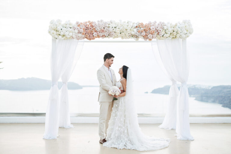 Cozy wedding with guests at the Le Ciel wedding venue