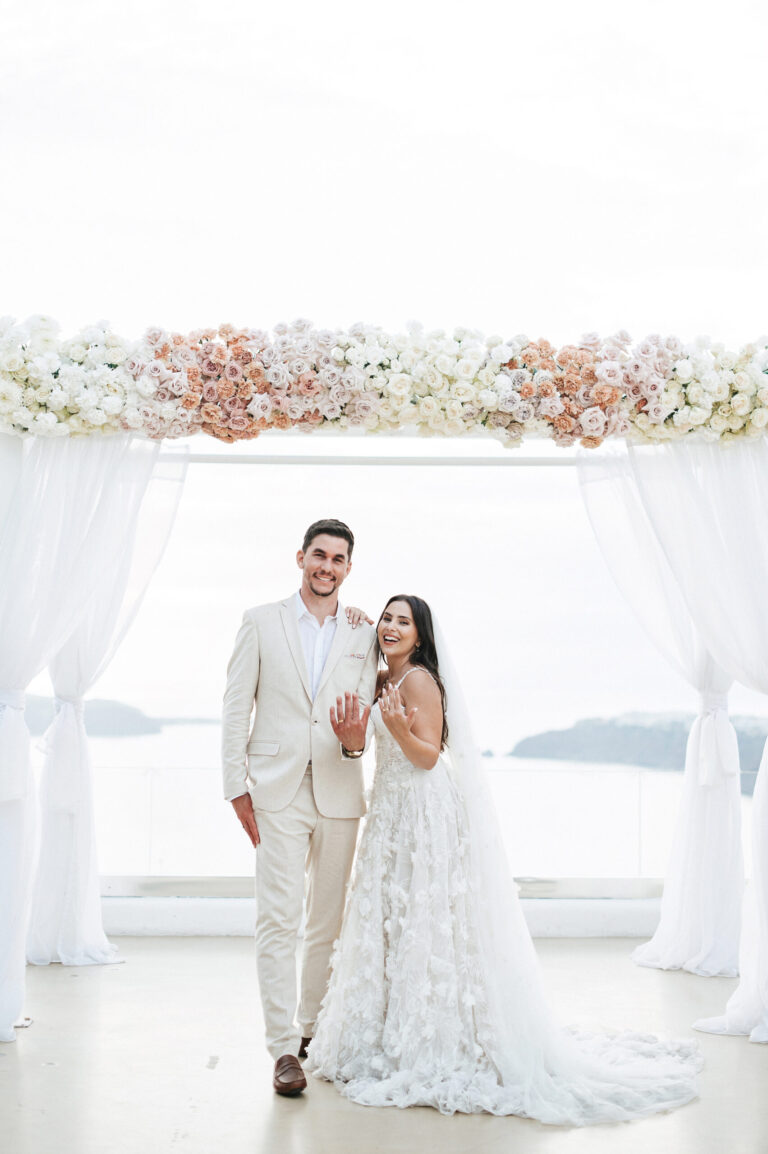 Cozy wedding with guests at the Le Ciel wedding venue