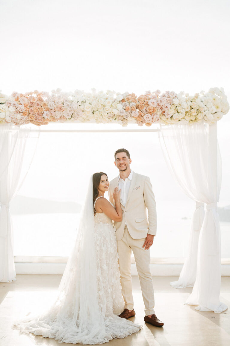 Cozy wedding with guests at the Le Ciel wedding venue