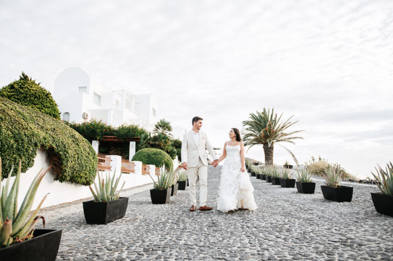 Cozy wedding with guests at the Le Ciel wedding venue