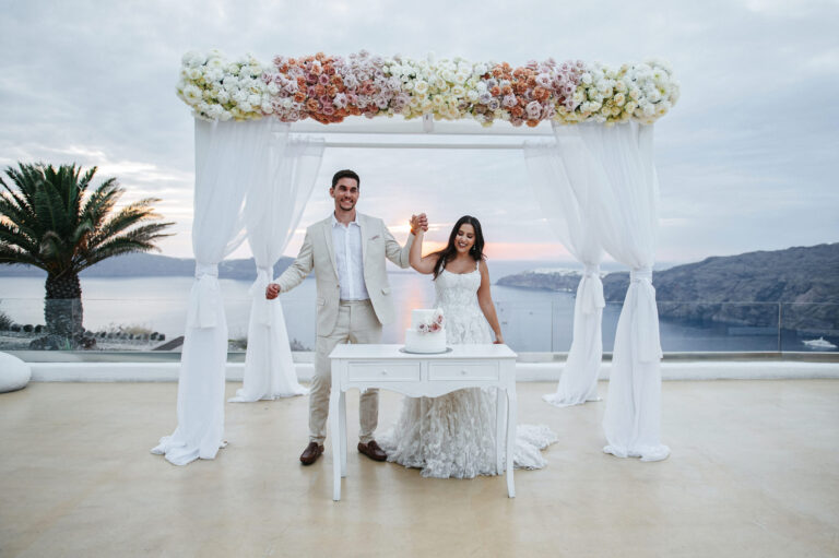 Cozy wedding with guests at the Le Ciel wedding venue
