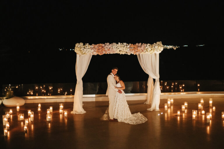 Cozy wedding with guests at the Le Ciel wedding venue