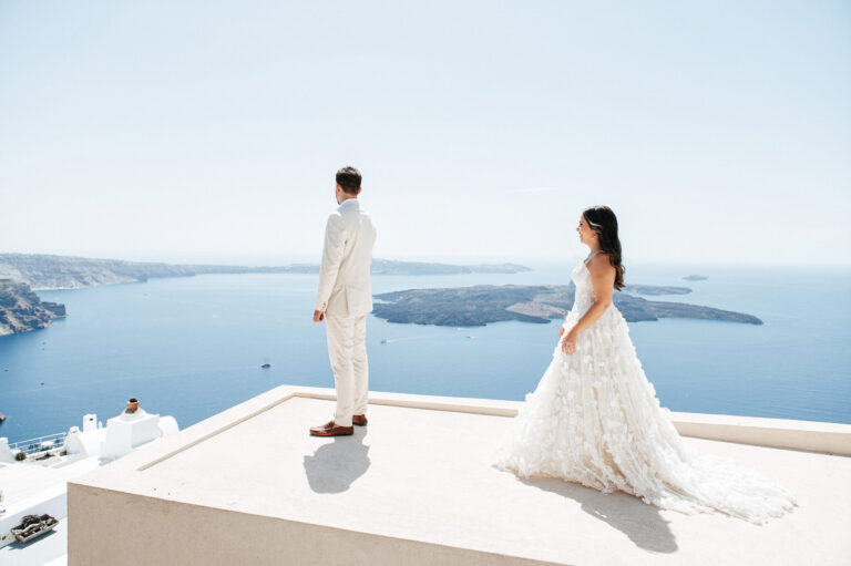 Cozy wedding with guests at the Le Ciel wedding venue
