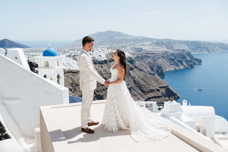 Cozy wedding with guests at the Le Ciel wedding venue